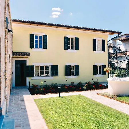 Casa Castelli - Ospitalità E Vino Couette-café